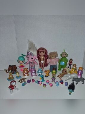 Mixed Lot Of Toy Dolls And Toys Zelfs Cabbage Patch Care Bears Bratz And More
